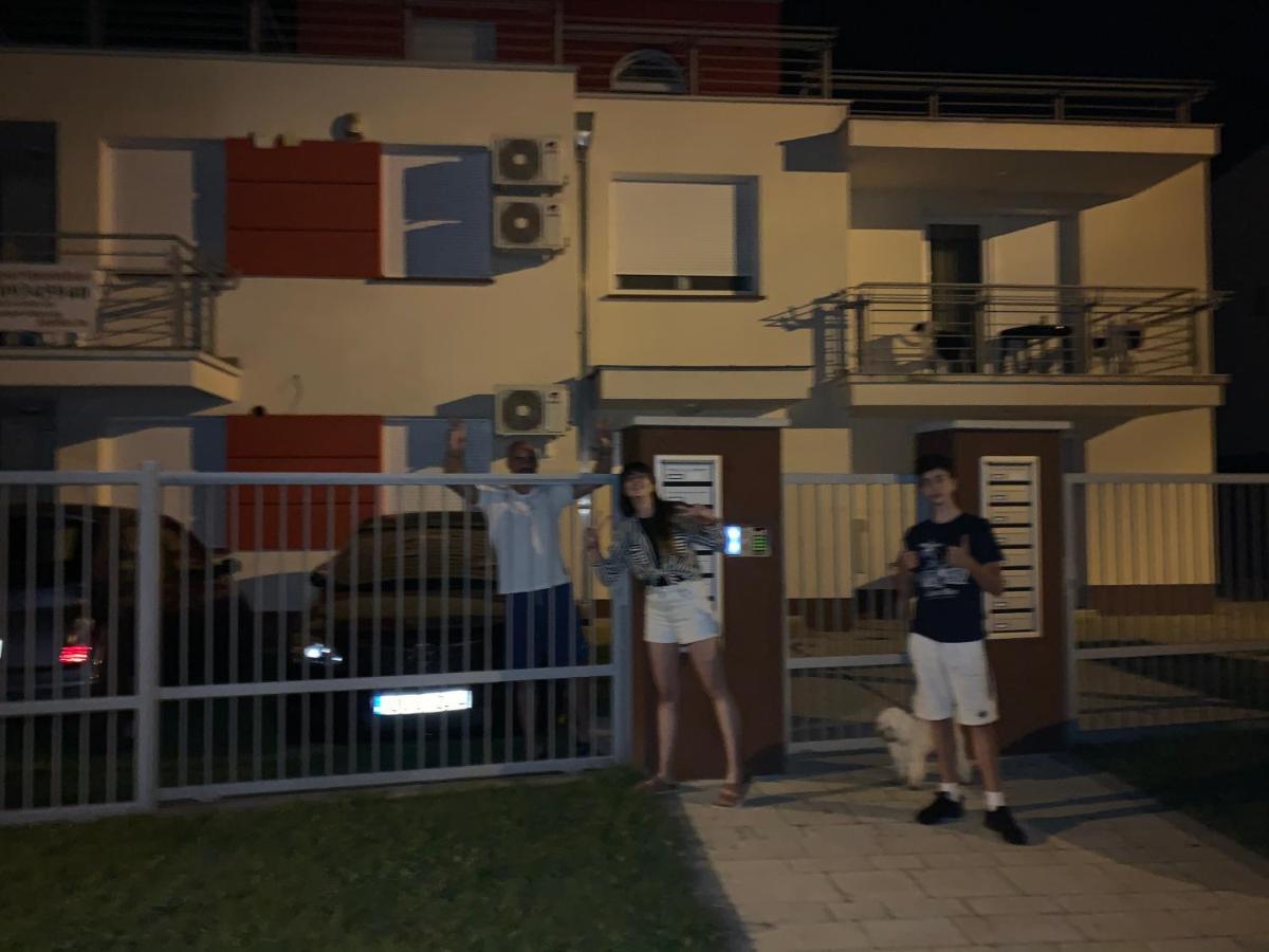Veritas Apartment Zamardi Exterior photo